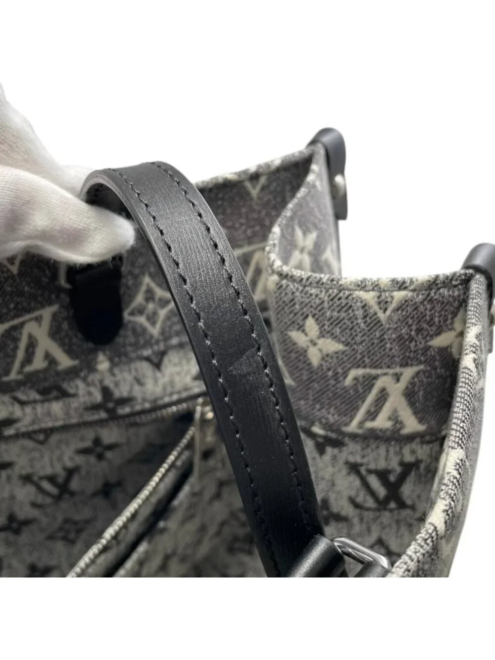 Louis Vuitton Tote On The Go MM Monogram Jacquard Denim Gray White
